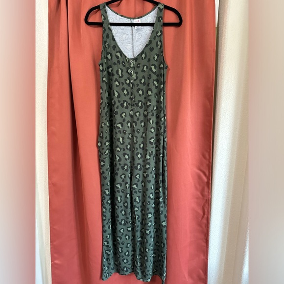 NWOT Secret Treasures Green Leopard Print Soft Jersey Romper - Picture 1 of 9